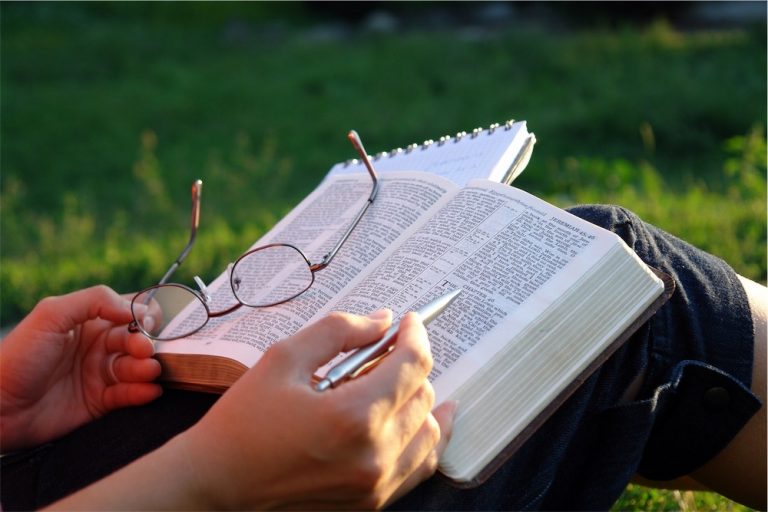 [Bài viết] Sáu lý do người Công giáo nên đọc Kinh Thánh